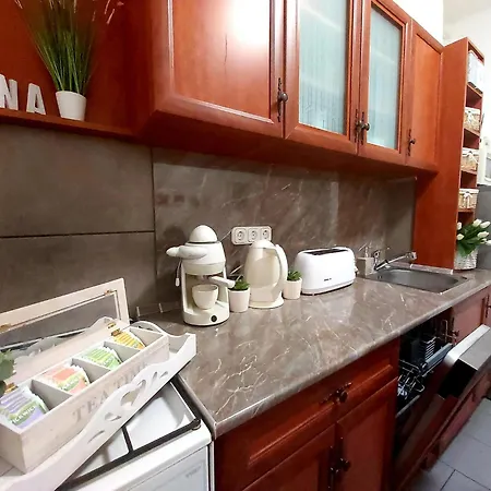 Apartman Léna - *