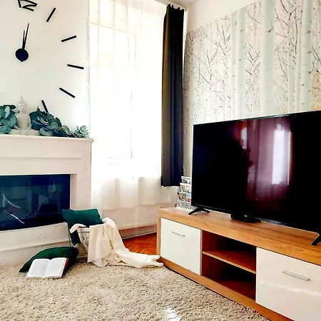Lena Apartman - * Eger